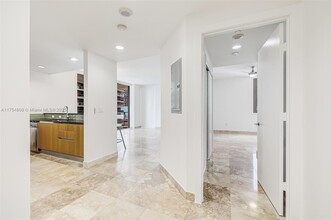 1050 Brickell Ave, Unit 2320 in Miami, FL - Building Photo - Building Photo
