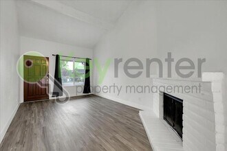 7331 Florinda Way in Sacramento, CA - Building Photo - Building Photo