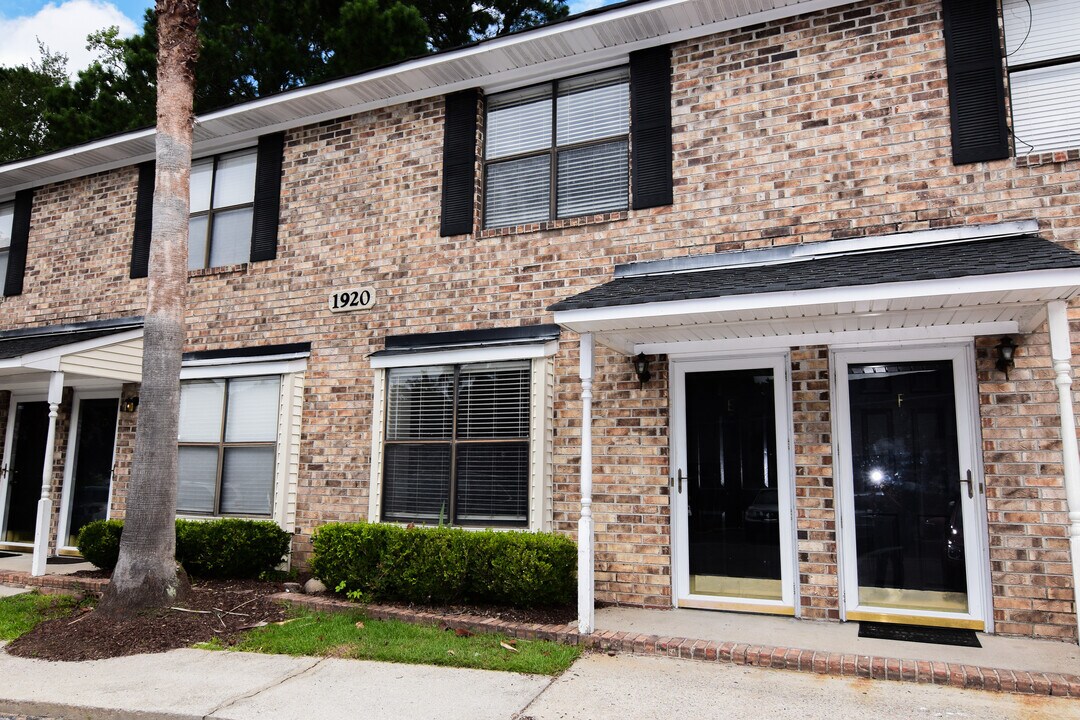 1920 Tropicana Rd in North Charleston, SC - Building Photo