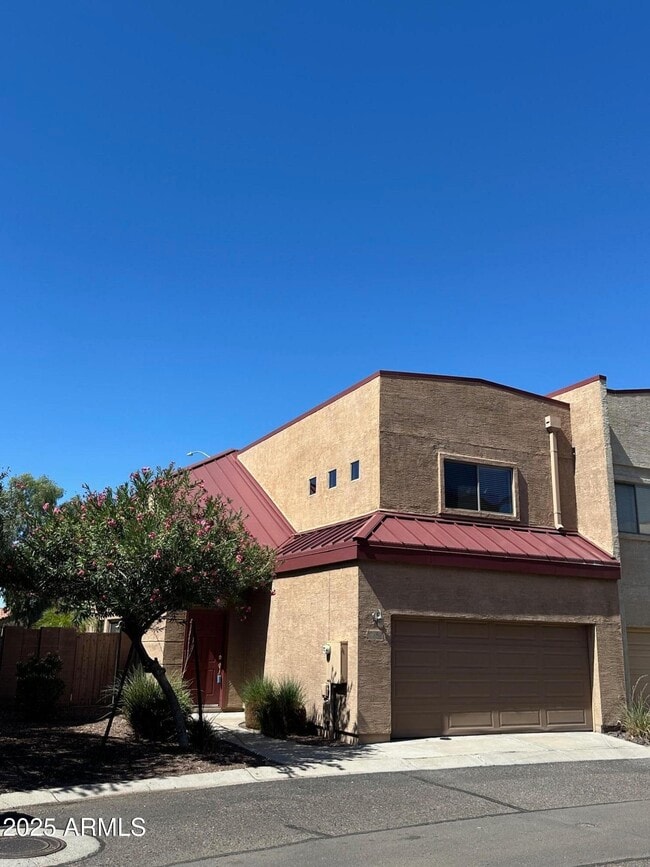 property at 1015 S Val Vista Dr
