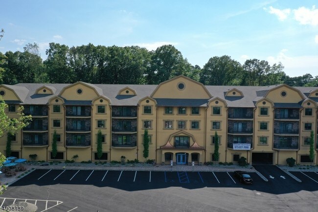 10 Lower Notch Rd-Unit -5 in Woodland Park, NJ - Foto de edificio - Building Photo