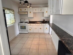 122 Cornelius St in Freeport, NY - Building Photo - Building Photo