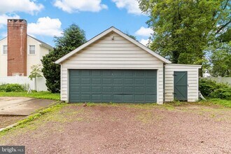 2785 Nottingham Way in Hamilton Township, NJ - Foto de edificio - Building Photo