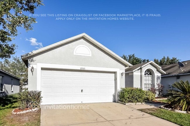 12513 Lake Vista Dr in Gibsonton, FL - Building Photo - Building Photo