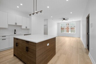 70 E Pershing Rd in Chicago, IL - Building Photo - Building Photo