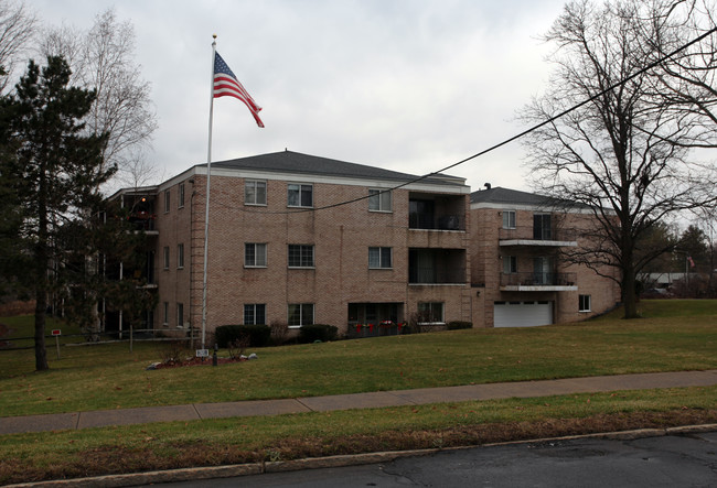 Georgian Court in Utica, NY - Foto de edificio - Building Photo