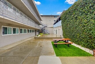 Garfield Apartments in Monterey Park, CA - Foto de edificio - Building Photo