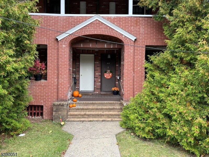 61 Bloomfield Ave in Caldwell, NJ - Building Photo