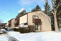 Mason Manor Townhouses & The Meadows in Mason, MI - Foto de edificio - Building Photo