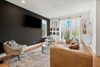 1007 12th Ave N in Nashville, TN - Building Photo - Building Photo