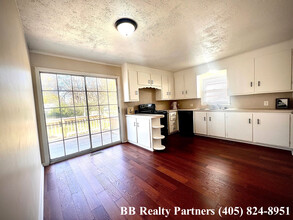 3720 S Louisville Ave in Tulsa, OK - Foto de edificio - Building Photo