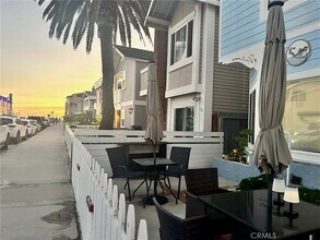 123 28th St, Unit 321 in Newport Beach, CA - Building Photo - Building Photo