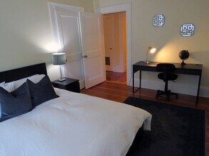 1471 Beacon St, Unit 4 in Brookline, MA - Foto de edificio - Building Photo