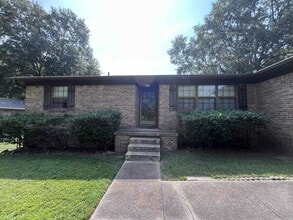 215 Berkshire Cir in Jacksonville, AR - Building Photo - Building Photo