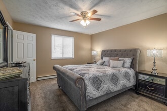 Hillbrook Apartments in Austintown, OH - Building Photo - Interior Photo