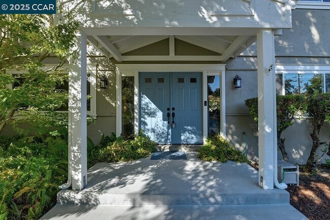 235 Appalachian Dr in Martinez, CA - Building Photo - Building Photo