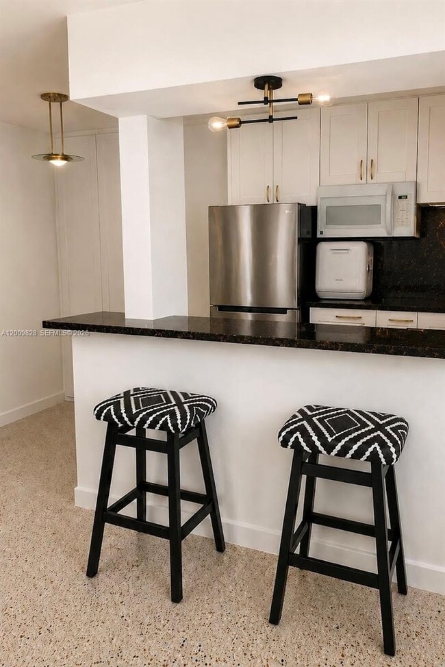 40 Salamanca Ave in Coral Gables, FL - Building Photo - Building Photo