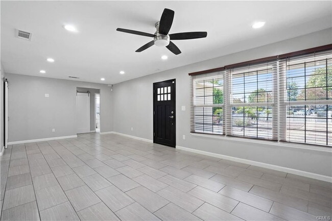 20247 Kinzie St in Los Angeles, CA - Building Photo - Building Photo