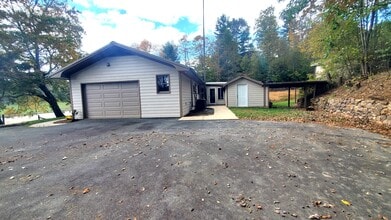 12735 US-221 in Fleetwood, NC - Building Photo - Building Photo