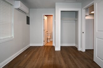 5094 J E L Dr in Long Beach, MS - Foto de edificio - Building Photo