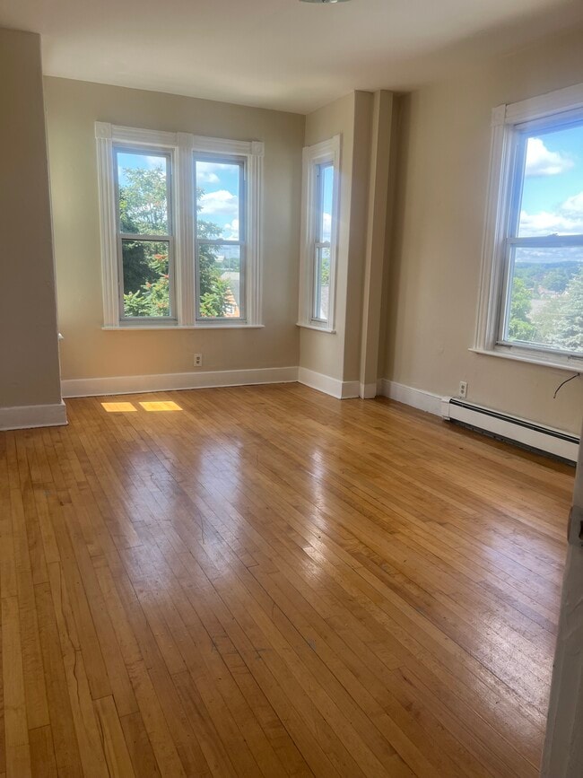 43 Harlem St Rentals in Worcester, MA