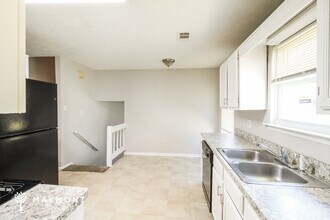 1733 Overlook Way SW in Conyers, GA - Foto de edificio - Building Photo