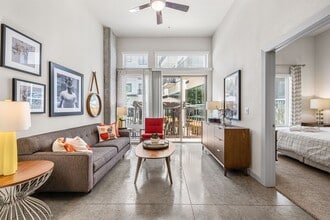 Marq on Burnet in Austin, TX - Foto de edificio - Building Photo