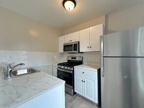 31 Spring St, Unit 2 in Newburgh, NY - Foto de edificio - Building Photo