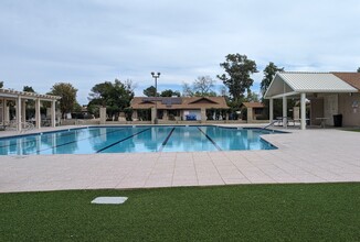 17213 N 49th Ave in Glendale, AZ - Foto de edificio - Building Photo