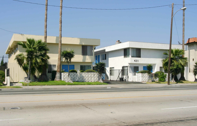 4211-4217 W Rosecrans Ave in Lawndale, CA - Building Photo - Building Photo