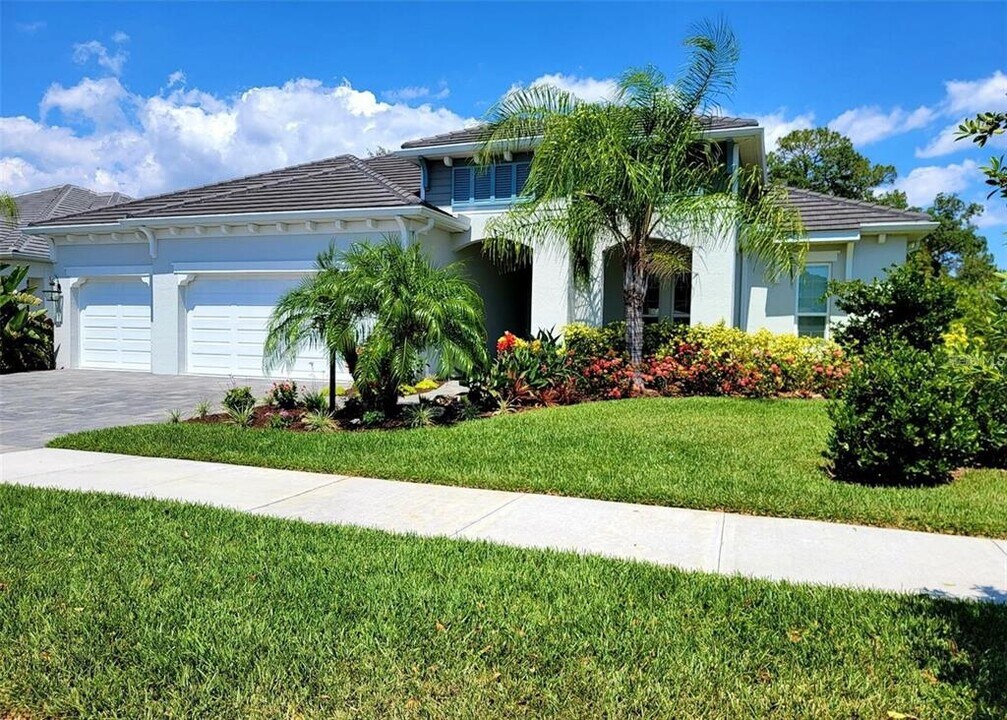 21234 Chattahoochee Ave in Venice, FL - Building Photo