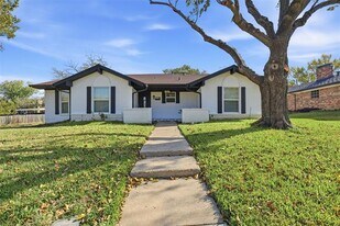 1901 Wellington Dr in Grand Prairie, TX - Building Photo