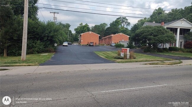 4627 Far Hills Ave in Kettering, OH - Foto de edificio - Building Photo