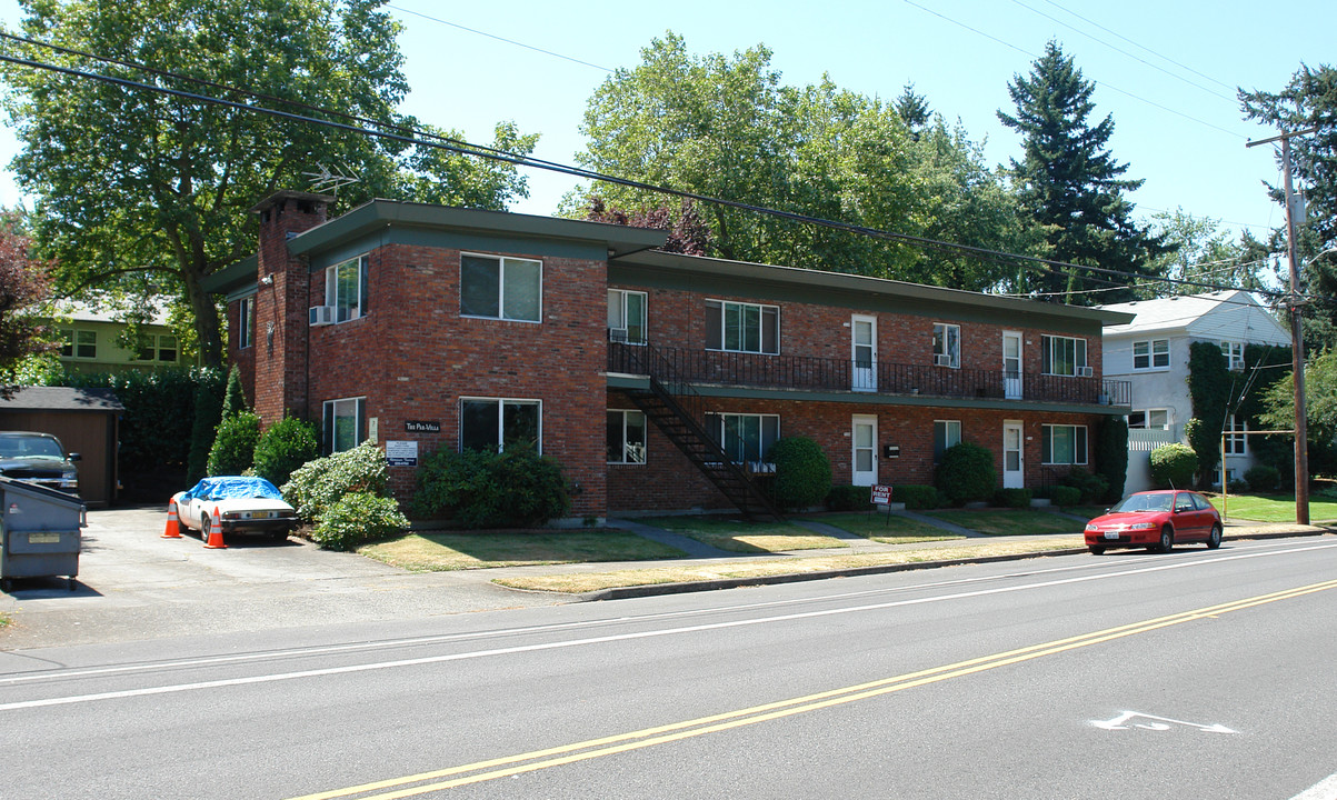 The Par Villa in Portland, OR - Building Photo