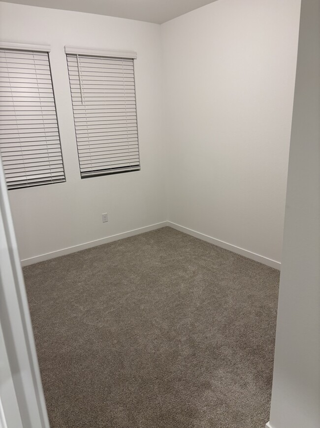 property at 2802 S Flat Cir