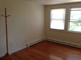 20 Cedar St in Edison, NJ - Building Photo