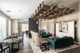 Dogwood Commons in Centerville, OH - Foto de edificio - Interior Photo