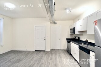 1922 S Leavitt St in Chicago, IL - Foto de edificio - Building Photo