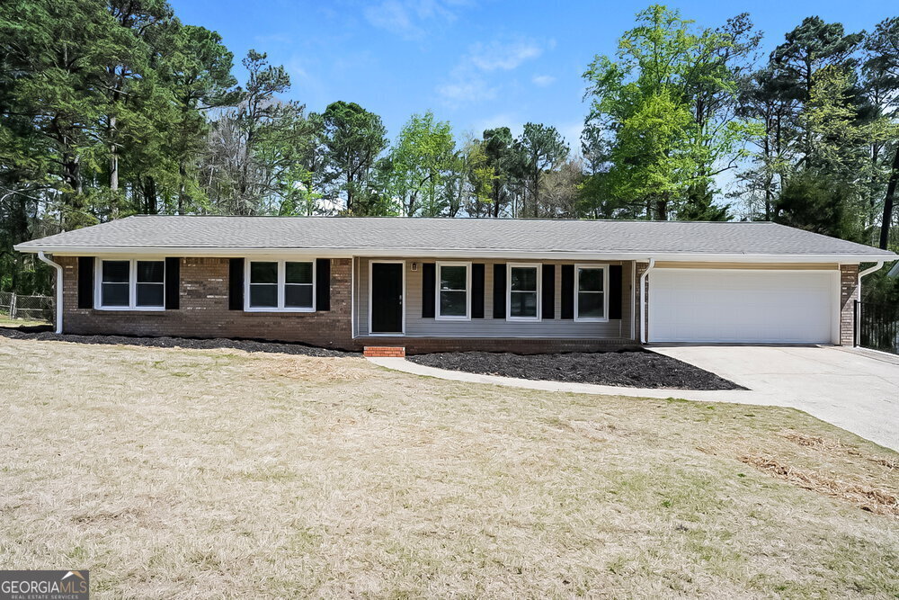 4839 W Lake Way in Douglasville, GA - Building Photo
