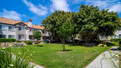 Deerwood in San Diego, CA - Foto de edificio - Building Photo