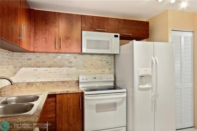 4156 NW 90th Ave in Coral Springs, FL - Building Photo - Building Photo