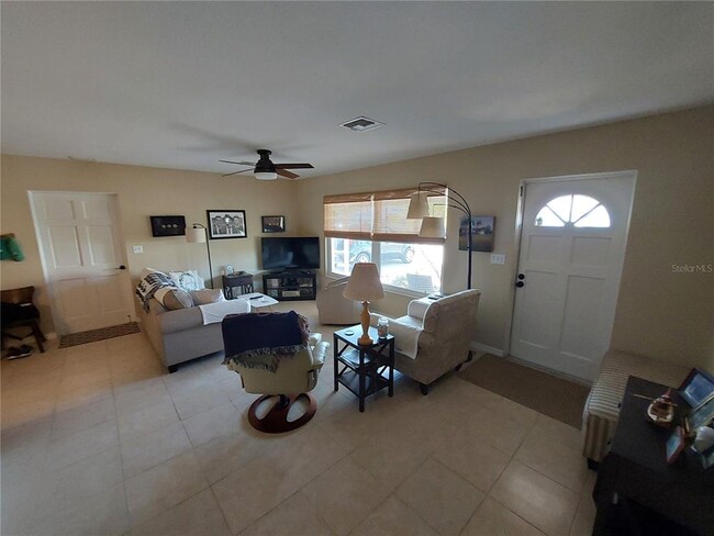 1541 Crest Dr in Englewood, FL - Building Photo - Building Photo