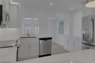 4525 Fluvia Ave in Naples, FL - Foto de edificio - Building Photo