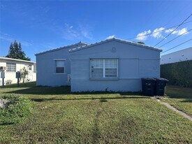 2125 Bay Dr in Miami Beach, FL - Building Photo