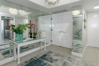 5540 N Ocean Dr in Riviera Beach, FL - Foto de edificio - Building Photo