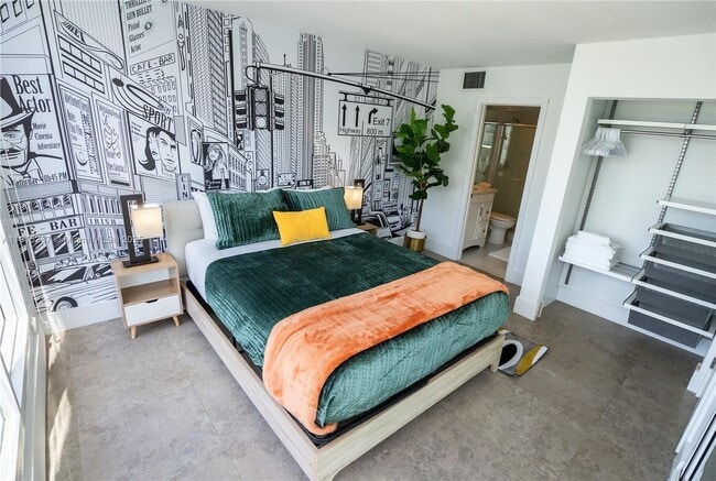 1717 N Bayshore Dr in Miami, FL - Building Photo - Building Photo