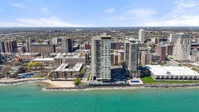 6301 N Sheridan Rd in Chicago, IL - Building Photo - Building Photo