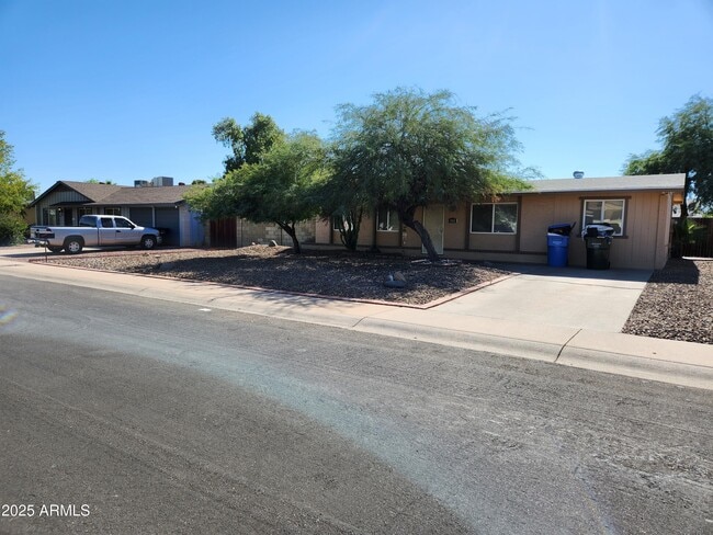 1803 W Kerry Ln in Phoenix, AZ - Building Photo - Building Photo