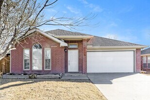 1226 Misty Meadow Dr in Midlothian, TX - Building Photo