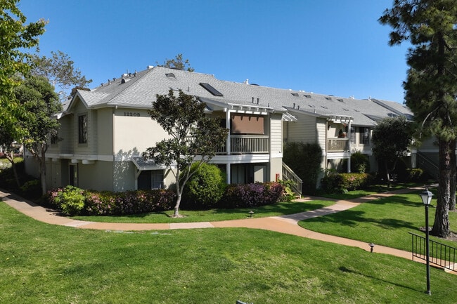 The Lakes Carmel Delmar in San Diego, CA - Foto de edificio - Building Photo